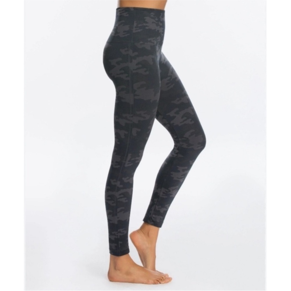 Spanx Seamless Look At Me Now Camouflage Leggings